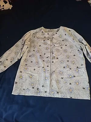 Cherokee Scrub Jacket Size S Blue Daisy W Bees Snap Front-Chest 22.5 /L 27  • $8.99