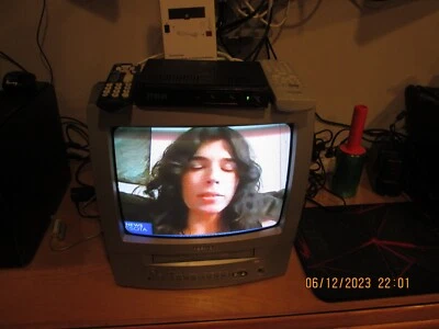 $59.95 • Buy Toshiba MV13N3 13  CRT TV/VCR Combo With Remote  Good For Retro Gaming TV