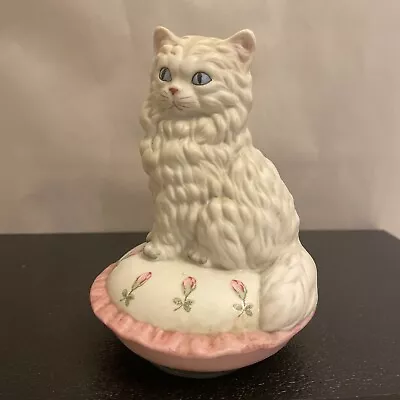 Mann Ceramic White Persian Cat Kitten Plays Memories Music Box Japan 1982  • $15