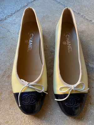 $385 • Buy Sz 37 Chanel Leather Ballet Flats Near New