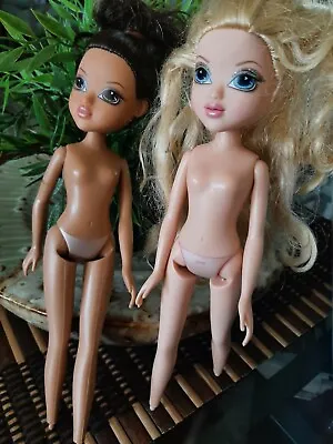 Moxie Dolls Lot Of 2 One Blonde One Brunette Pre Owned Good Condition • $7.50