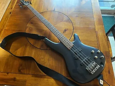Ibanez SR 400 Active Bass Guitar - Black • $250