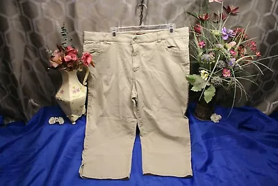 Merona Women's Beige Capri Pants Size 18 Slacks Bottoms Shorts Classic Sale* • $22.22