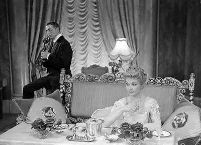 Laurence Olivier Speaking On Telephone With Elaine Dagenham 1953 OLD PHOTO • $5.78