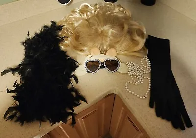 Disney The Muppets Miss Piggy Costume (Wig Sunglasses Boa Necklace & Gloves) • $35