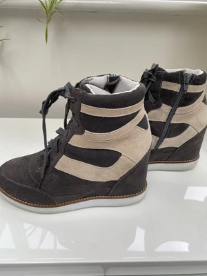 £14 • Buy Jeffery Campbell Wedge Sneakers Women’s Size 6.5 (40)  Cream And Grey High Tops