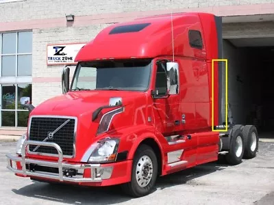 Volvo VNL 2004-2016 Cab Side Fairing Lower Left Extension Small Chicago IL • $105