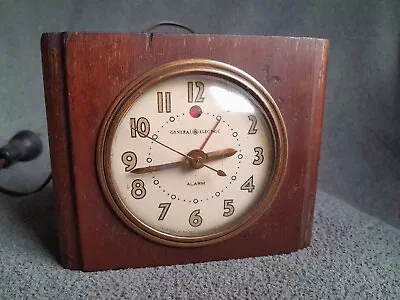 Vintage 1930s Art Deco General Electric Alarm Clock 7HA162 Art Deco Style Wooden • $19