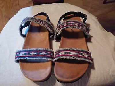 Minnetonka Size 9 Women's Strappy Sandals With Southwestern Design. Denim Straps • $14.50