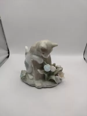 SEYOUR MANN Connoisseur Collection / Bernini PORCELAIN CAT ON FENCE BUTTERFLY  • $10.93