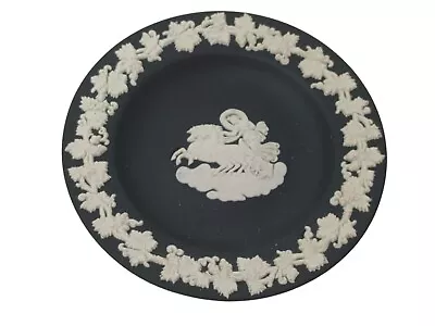 Wedgwood Jasper Black Horse & Chariot Grapevine Sweet Dish Round 4.5  • $12.71