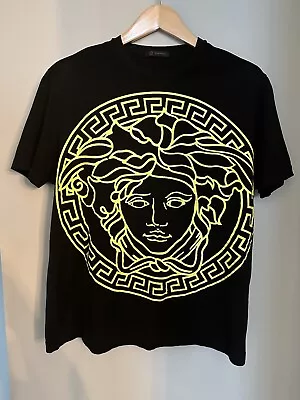 Versace T Shirt XL • $250