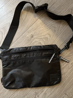 £4.99 • Buy Superdry Black Camp Cross Body Bag