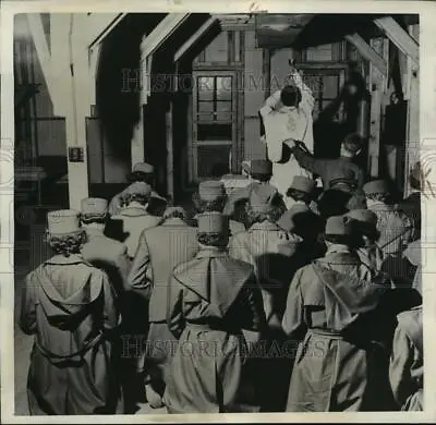 1943 Press Photo WAAC's Kneel At Mass For Safe Journey Of African Assignment • $24.88