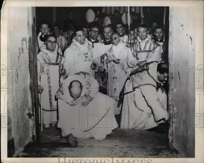 1949 Press Photo Threshold Wash Basilica Santa Maria Maggiore Holy Year Jubilee • $19.99