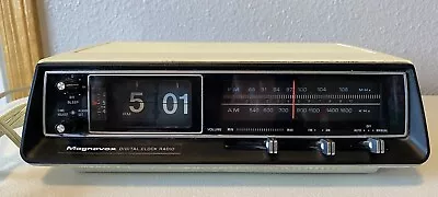 VINTAGE MAGNAVOX FM/AM RADIO ALARM FLIP CLOCK Please Read • $35