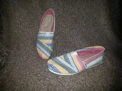 TOMS-Classic Slip On Shoes-AZTEC TRIBAL PATTERN-Size 7M-Near Mint • $19.99