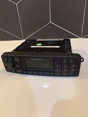 01-07 Mercedes C-class Radio Am/fm Receiver A2038201086 CM1010 • $49