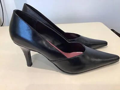 Wallis Black Leather Court Shoe - Size 5 - 8cm Heel • £7