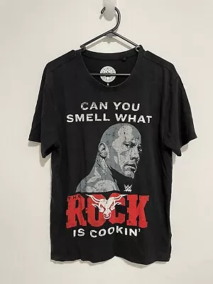 £26.58 • Buy WWE Can You Smell What The Rock Is Cookin’ Mens Black T Shirt Size S Wrestling