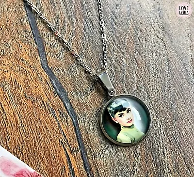 $16.01 • Buy HANDMADE Audrey Hepburn Green Retro Vintage Style Iconic Silver Colour Necklace
