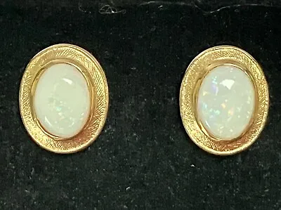 “9ct Yellow Gold & Cabochon Opal Pair Of Stud Earrings “ • £145