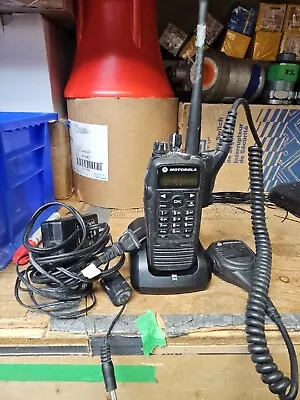 $222.40 • Buy Motorola XPR6550 Radio W Charger Cord Freq Range 450-512 MHz **NEEDS BATTERY**