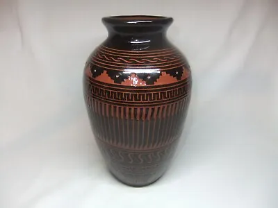 V Leslie Hand Etched USA Native American Navajo Pottery Vase Signed 2005 • £99.99