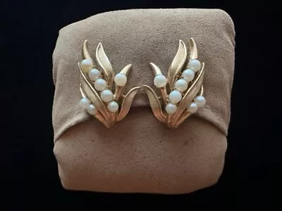 Vintage Crown Trifari Faux Pearl Cluster Billowing Gold Tone Clip Earrings • $4.99