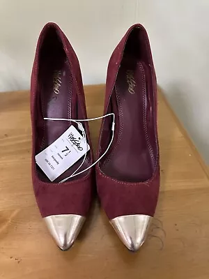 Mossimo Burgundy 4  Heel Faux Suede Gold Capped Toe DRESS SHOE  Size 7.5 NWOB • $7.99