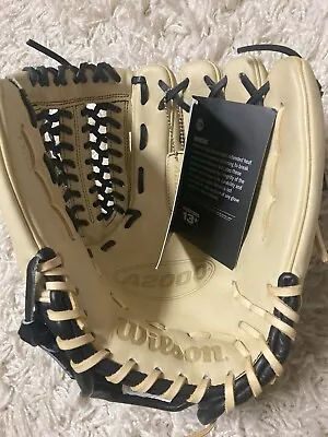 2022 Wilson A2000 D33 11.75  Pitcher's Baseball Glove RHT WBW1003921175 • $199.95