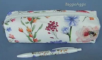 Floral Crochet Hook Case + Pen. Crochet Needle Storage Bag. Gift For Crocheter. • £8.50