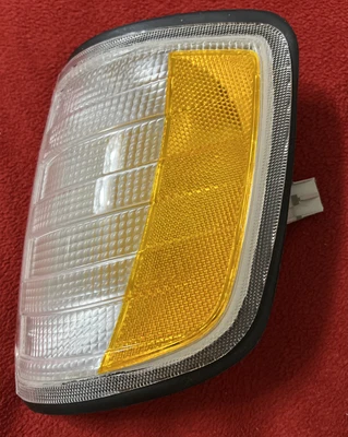 $28 • Buy Mercedes-Benz W124 1984-95 CLEAR DRIVER LEFT L CORNER TURN SIGNAL LIGHT LAMP