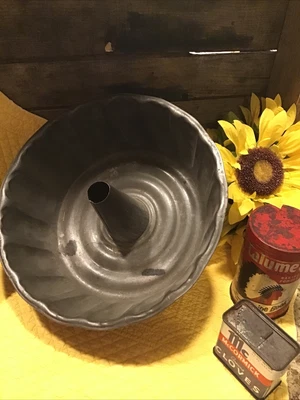 $9.99 • Buy Vintage Antique Metal / Tin 8 1/2” Bundt Cake Or Jello Mold  Early 1900s