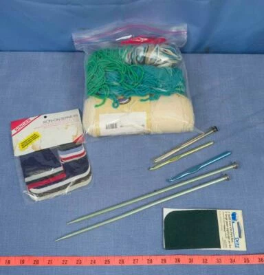 $12.99 • Buy Small Lot Knitting Needle Large Small & Random Yarn Dq