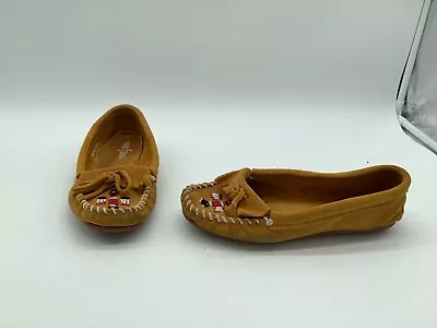 Minnetonka Leather Soft Sole Moccasins Beaded Thunderbird Women’s 7 Gold • $19.99