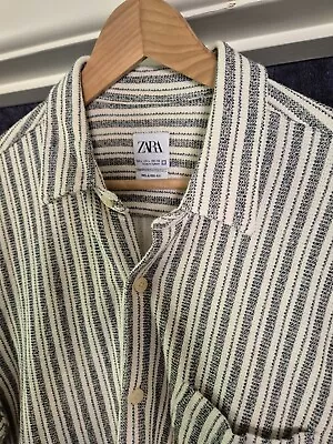 Zara Short Sleeve Shirt. 42 - Relaxed Fit. Excellent Condition • $20