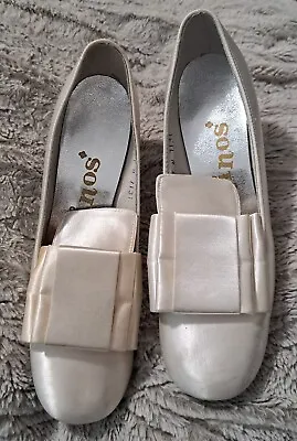 Vintage Patinos White Satin Bow Square Toed Evening Shoes 7  1960’s • $10