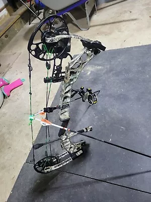 Mathews Archery VXR 28 Compound Bow 80# *Left Hand* • $875