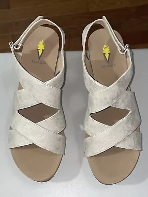 Volatile Women's Tory Wedge Sandals Gold Size 10 • $30.01