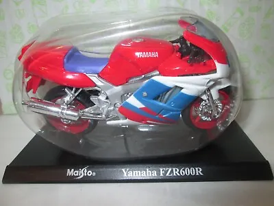 Yamaha Fzr600r  1-18 Scale  Maisto Motorcycle Model  On A Stand • £3.99