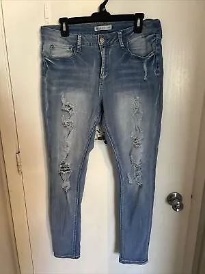 Women’s Mudd Skinny Jeans 11 • $13