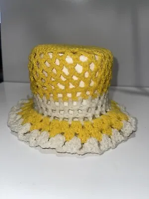 VINTAGE CROCHET  TOILET ROLL COVER YELLOW AND WHITE (18a) • $27.99