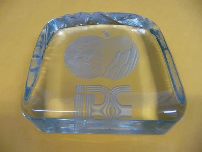 $7.49 • Buy Square Clear Glass Paper Weight Etched With Apple And  IDC 