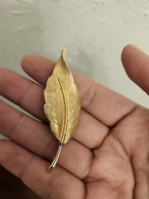 Vintage Avon Gold Tone Leaf Brooch Pin • $9.99