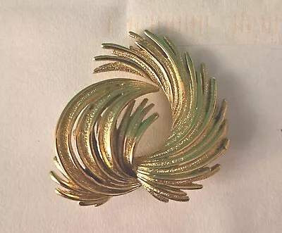 Vintage Monet Swirl Rope Cluster Gold Tone Pin Brooch Signed • $19