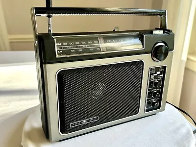 VTG 1979 GE General Electric Portable AM/FM Long Range Super Radio 7-2880B SR1 • $89.95