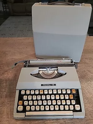 Vintage Royal Signet Manual Typewriter & Cover 1970's Green Portable S 1533528 • $61.50