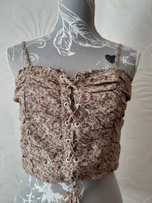 £11.99 • Buy NWT Urban Outfitters UO Joni Floral Ruched Front Tie Cropped Top Size M