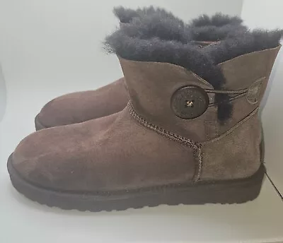 Ugg Mini Bailey Button Boots Chocolate Brown Womens Size 7 Ankle Suede • $31.39